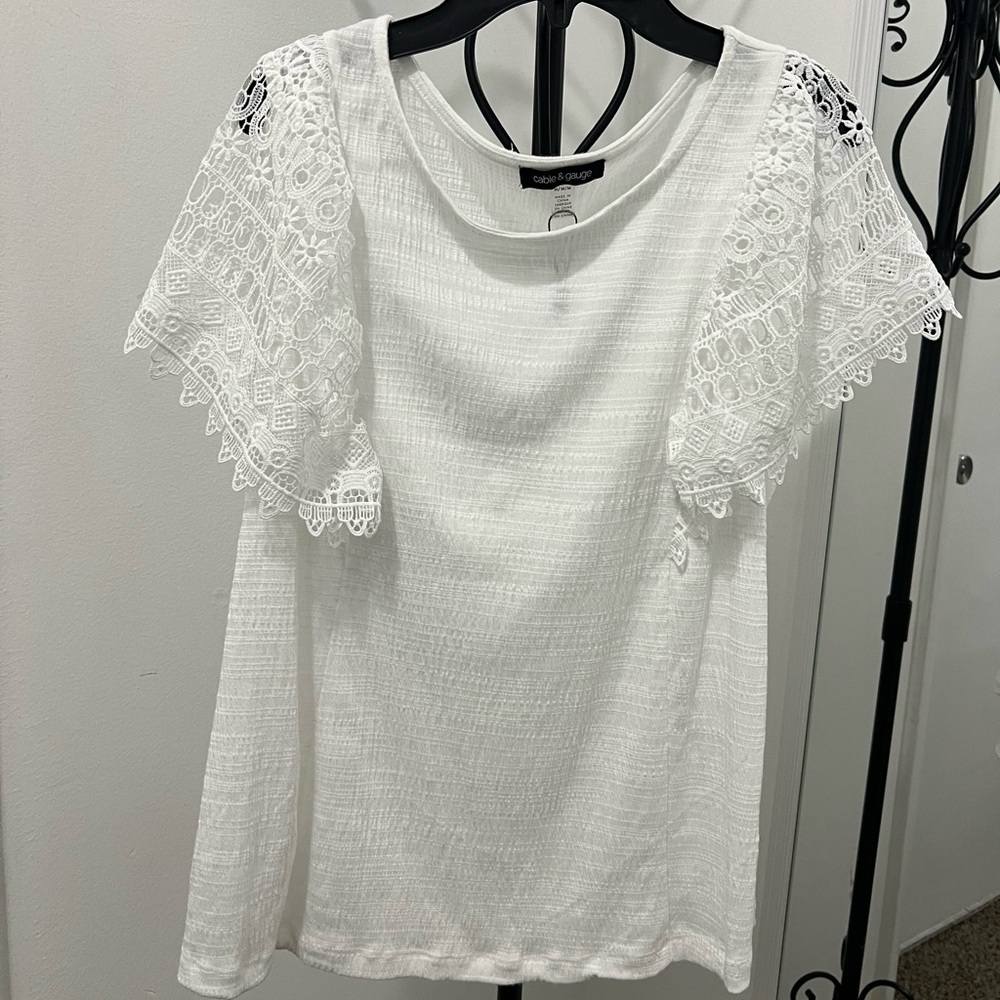 Cable & Gauge NWOT White Ruffled Boxy Blouse